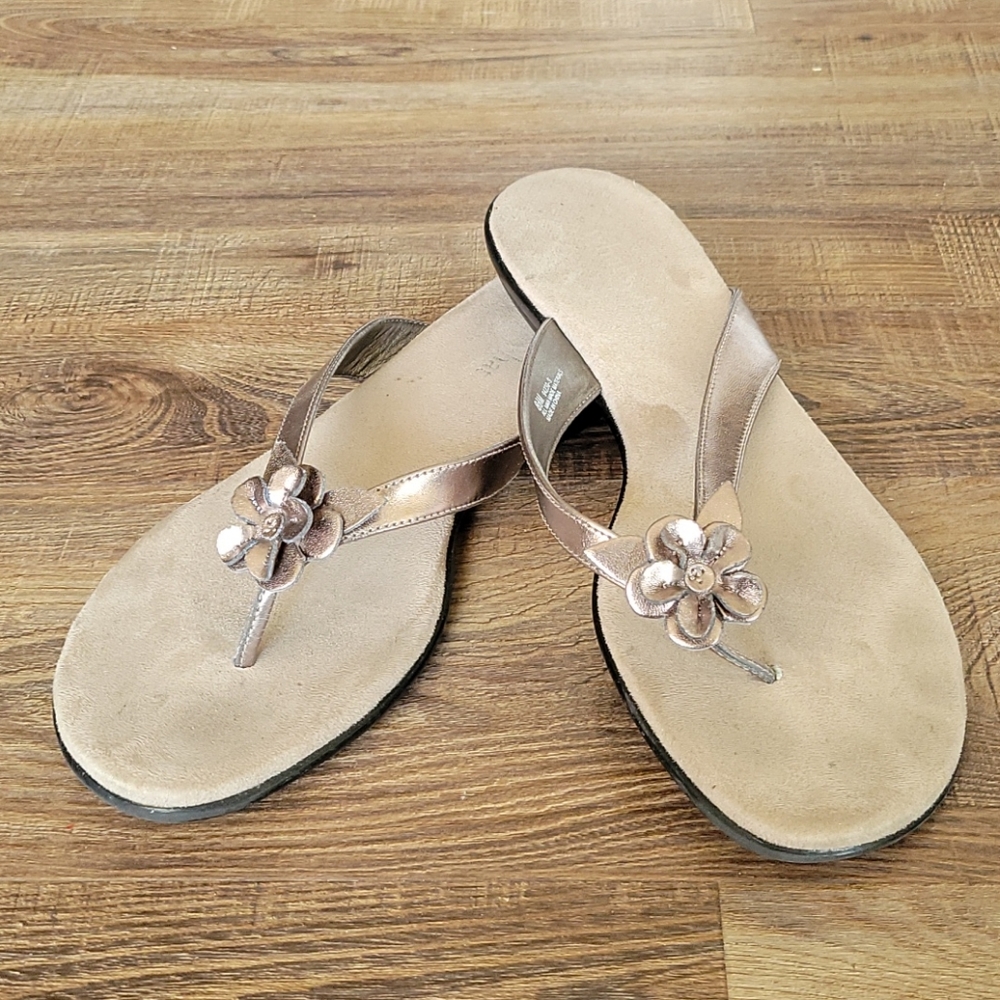 What's What Aerosoles women's sandals Size 8.5